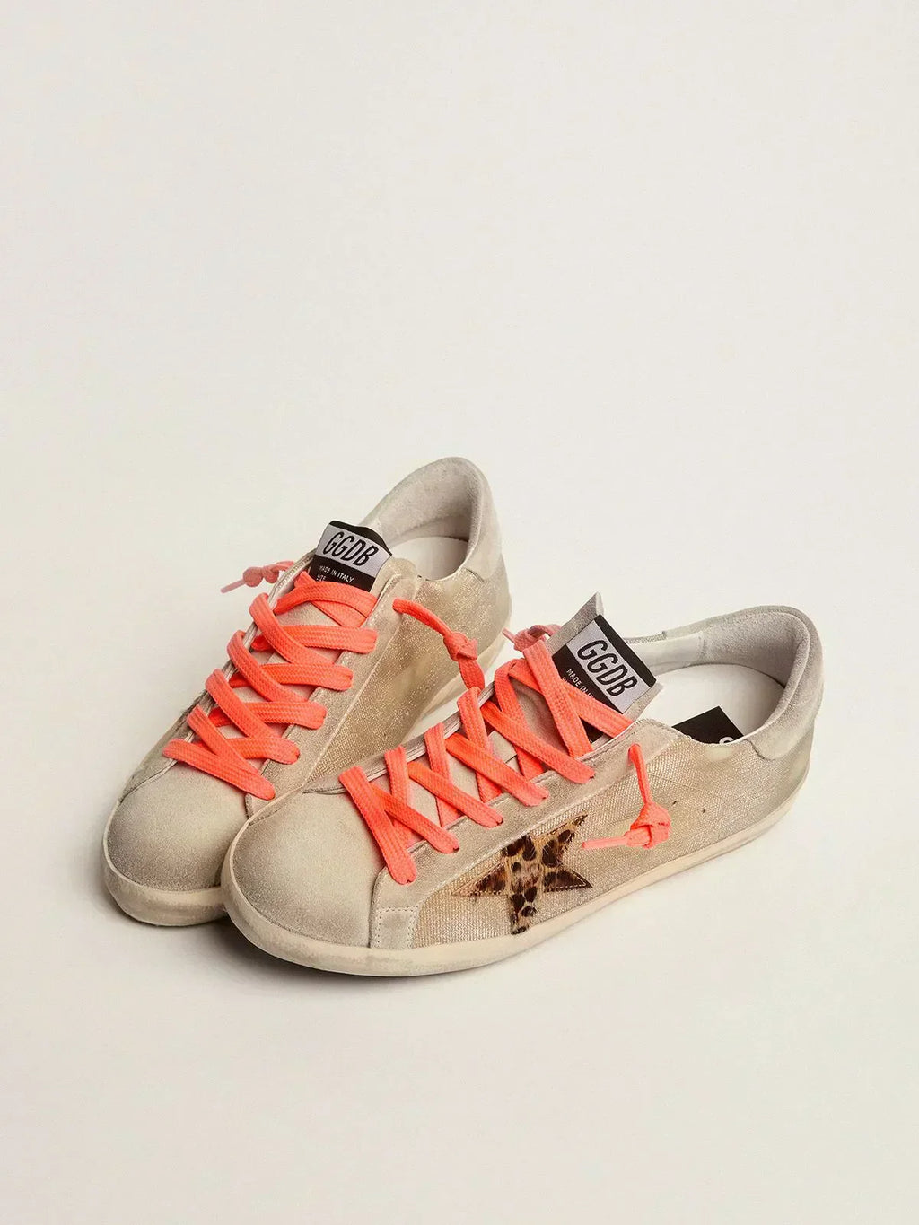Sneakers Super-Star dorate con motivo a scacchi e scritta a mano sulla linguetta 