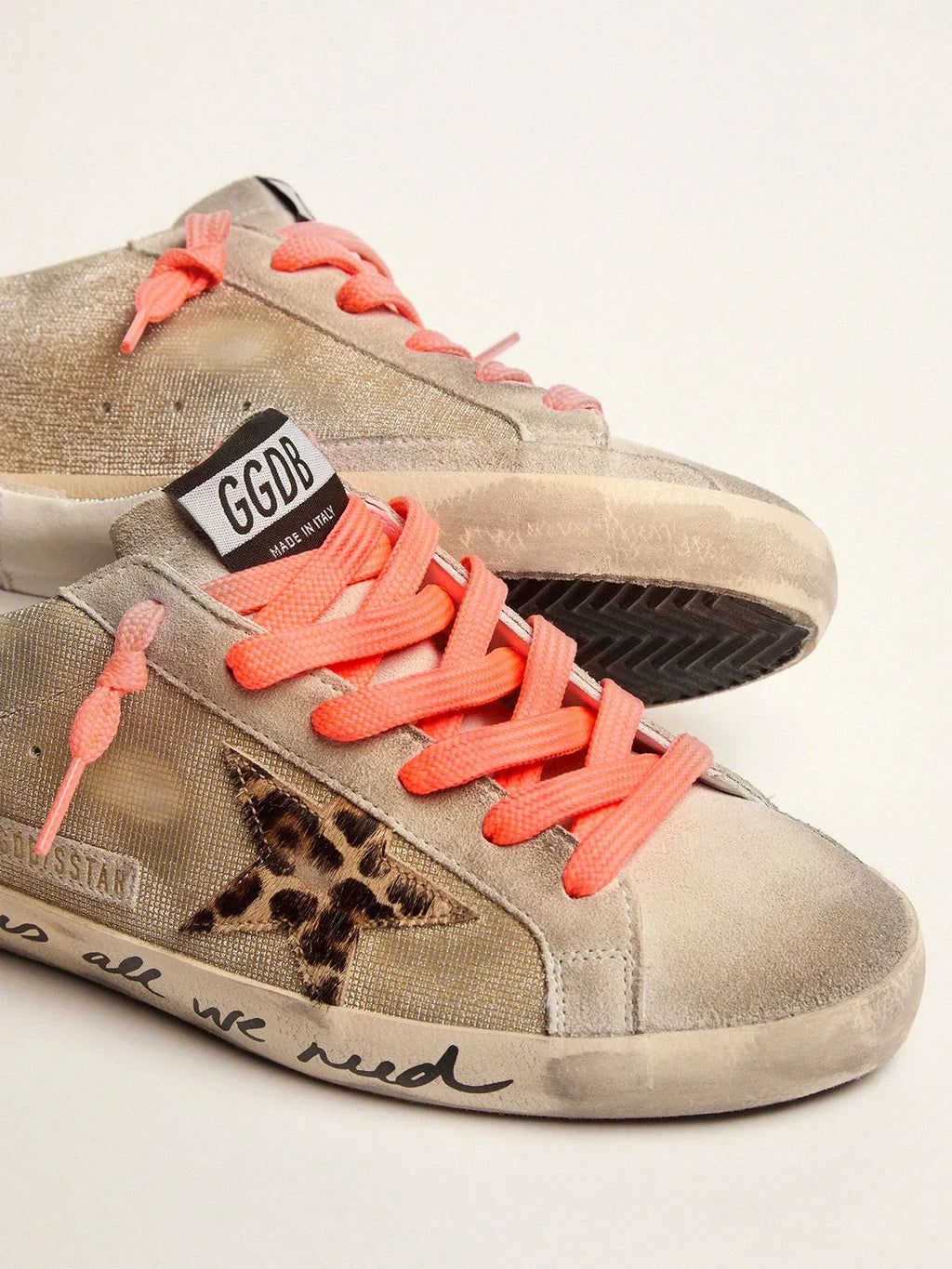 Sneakers Super-Star dorate con motivo a scacchi e scritta a mano sulla linguetta 